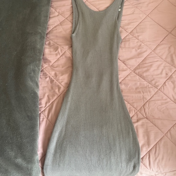 Grey Ribbed Open-Back Maxi Dress - Picture 4 of 5